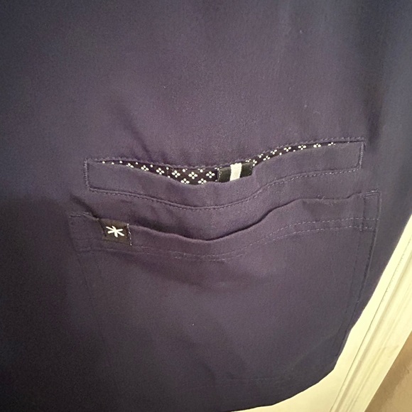 2XL Beyond Scrubs top - Picture 3 of 4